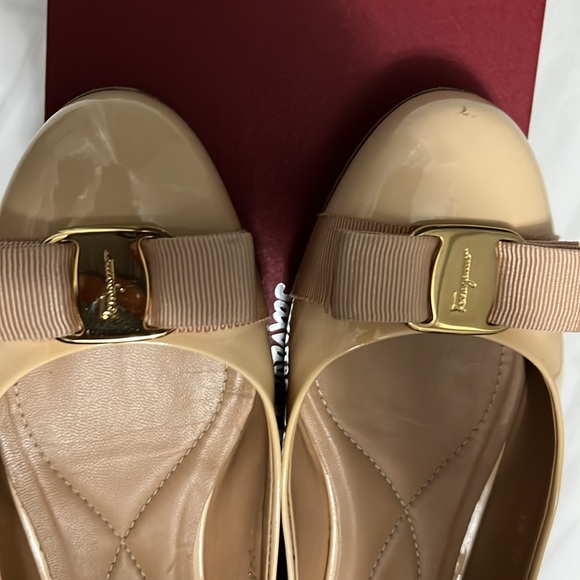 Salvadore Ferragamo Varina patent in New Bisque/Blush - Picture 2 of 6